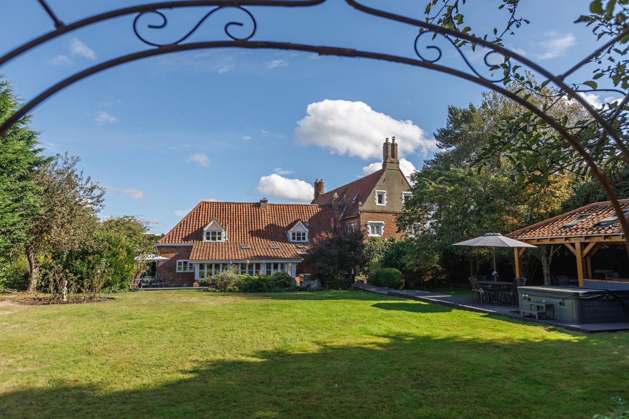 Catton Old Hall NWI Exterior foto